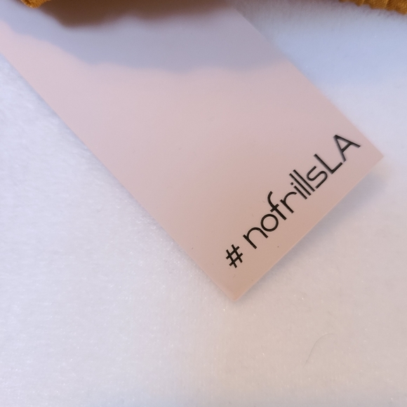 NO FRILLS LA TOP - Picture 6 of 9